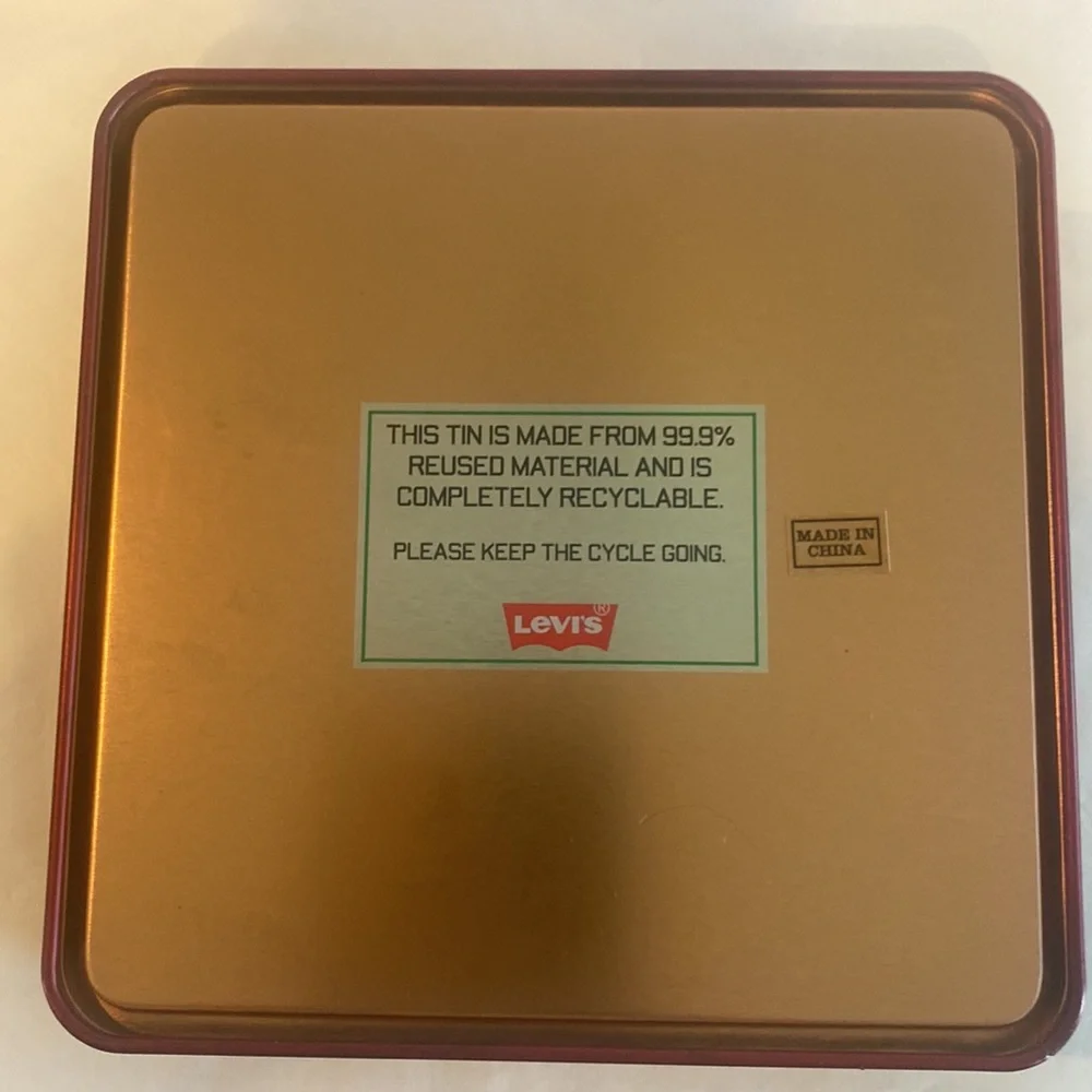 LEVI’S Red Metal Tin Keepsake Gift Box NWT lcsr